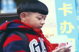 Clip hài hước - Cậu bé nhặt được tiền rơi mang nộp cho cô giáo và cái kết khó đỡ