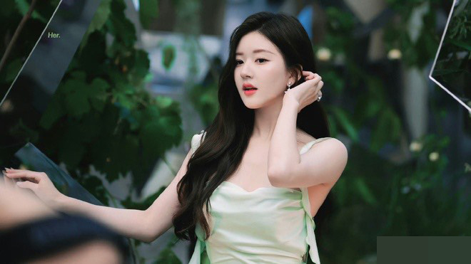 Weibo Việt Nam - NETIZEN TRUNG SOI RA NHANH THẬT Chiếc váy trắng mà hôm nay Triệu  Lộ Tư mặc để tham dự sự kiện của BVLGARI đến từ thương hiệu Viviene