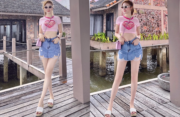 Croptop phối cùng chân váy ngắn là lựa chọn thời trang mà Hạnh Sino thường xuyên diện.
