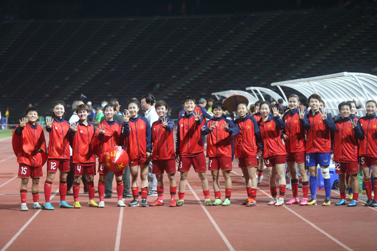 Huỳnh Như, Thanh Nhã đội nón lá mở hội mừng HCV bóng đá SEA Games 32 - 8