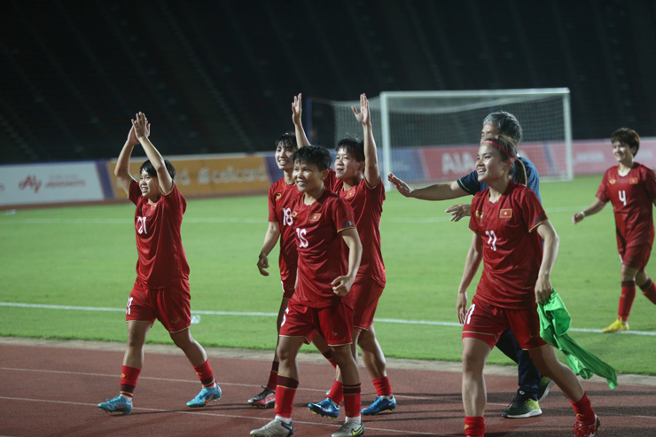 Huỳnh Như, Thanh Nhã đội nón lá mở hội mừng HCV bóng đá SEA Games 32 - 3