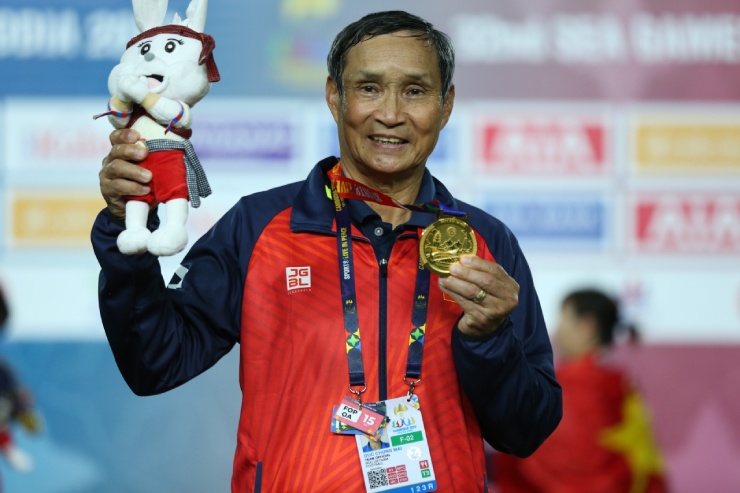 Ngây ngất ĐT nữ Việt Nam 8 lần vô địch SEA Games: "Những cô gái vàng" ăn mừng - 10
