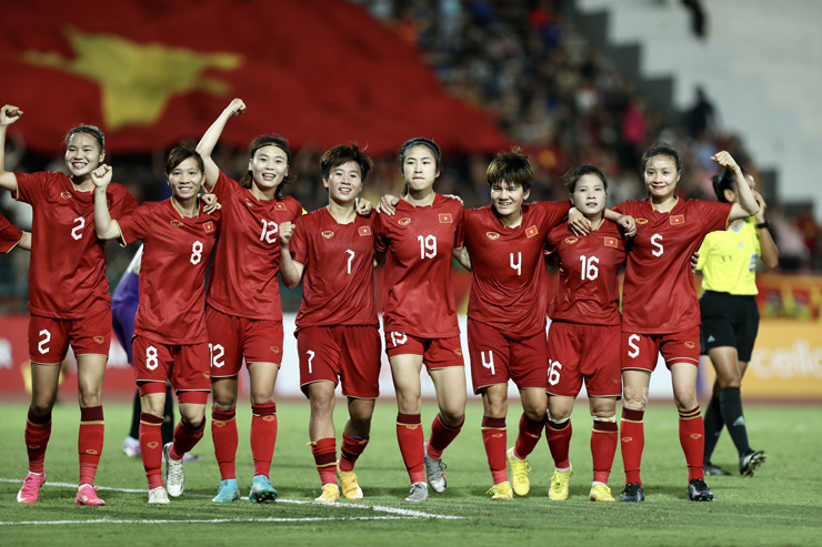 Ngây ngất ĐT nữ Việt Nam 8 lần vô địch SEA Games: "Những cô gái vàng" ăn mừng - 13