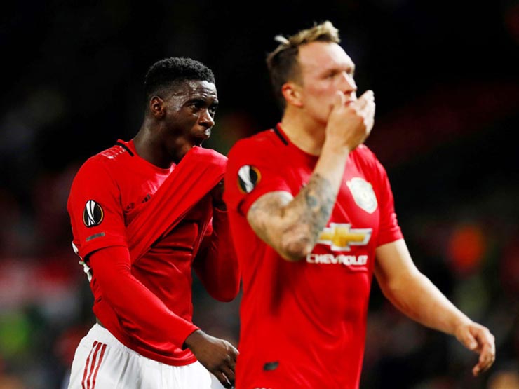 Phil Jones và Tuanzebe không còn được trọng dụng