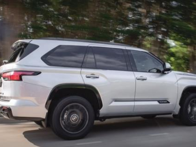 Tin tức ô tô - Hé lộ phiên bản điện khí hóa của Toyota Fortuner