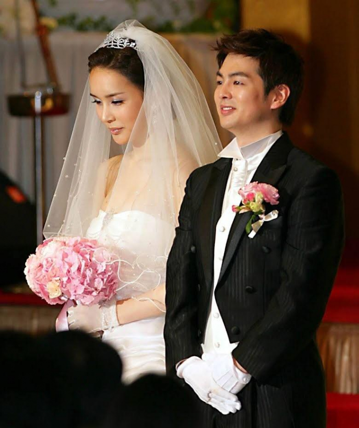 Nữ ca sĩ chuyển giới đầu tiên ra sao ở tuổi U50? - 3