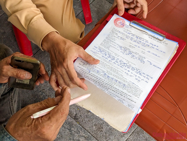 Tổ công tác Đội CSGT số 1 sau đó đã lập biên xử lý hai tài xế vi phạm với mức phạt 500 nghìn đồng và buộc hạ hàng hóa chở cồng kềnh.