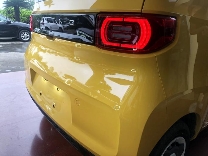 Phía sau ôtô điện