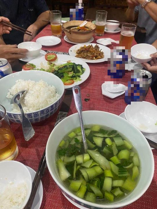 Một khu du lịch ở Hội An bị tố "suất ăn 200.000 đồng chỉ có tô canh với vài miếng thịt" - 2