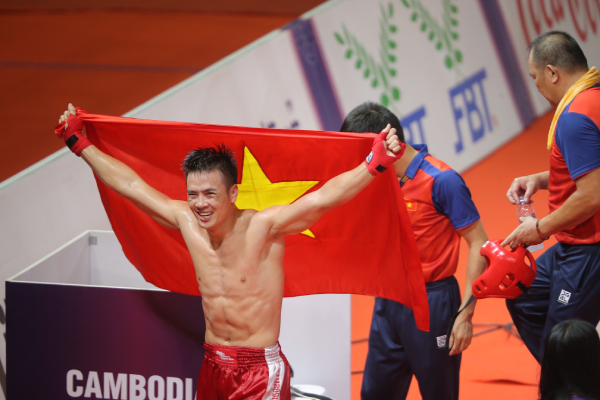 Nguyễn Hoàng (67kg nam môn kickboxing) mang về HCV thứ 136 cho đoàn thể thao Việt Nam