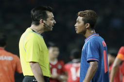 Bóng đá - U22 Thái Lan nổi cáu vì bàn thua tranh cãi, U22 Indonesia lại giở "độc chiêu" ném biên