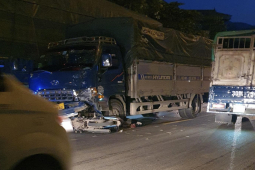 Tin tức trong ngày - Hai người đi xe máy tử vong sau va chạm với xe tải