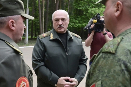 Tổng thống Belarus tái xuất trước tin đồn về sức khỏe