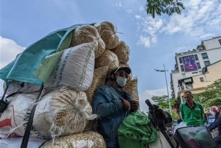 Cận cảnh xử lý mô tô “phì bụng, dựng gáy” ngông nghênh trên phố