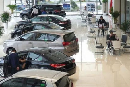 Lượng tiêu thụ ô tô sụt giảm trong tháng 4