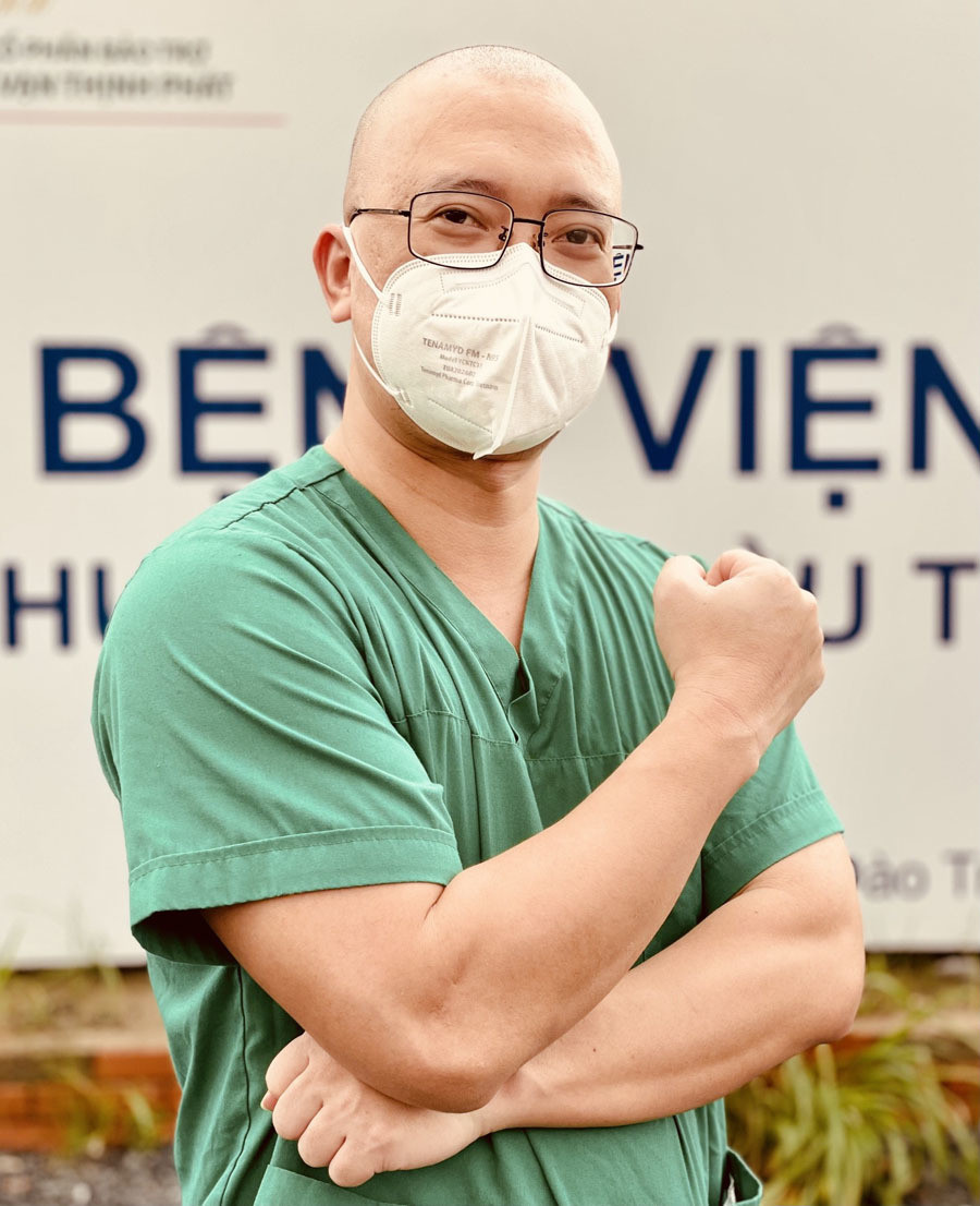 BS. Đỗ Anh, Bệnh viện Bạch Mai - người đã trực tiếp tham gia điều trị cho các bệnh nhân mắc COVID-19 tại Bệnh viện dã chiến số 16, TP.HCM.