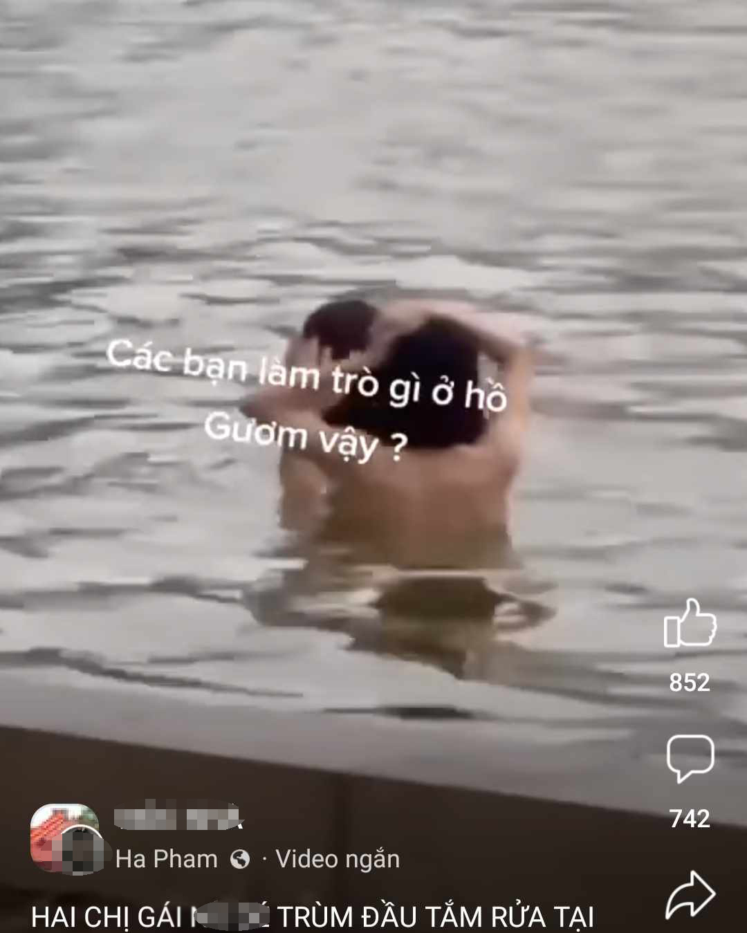 Lãnh đạo UBND quận Hoàn Kiếm cho biết, đang cho xác minh clip nghi cắt ghép 2 người tắm dưới Hồ Gươm.