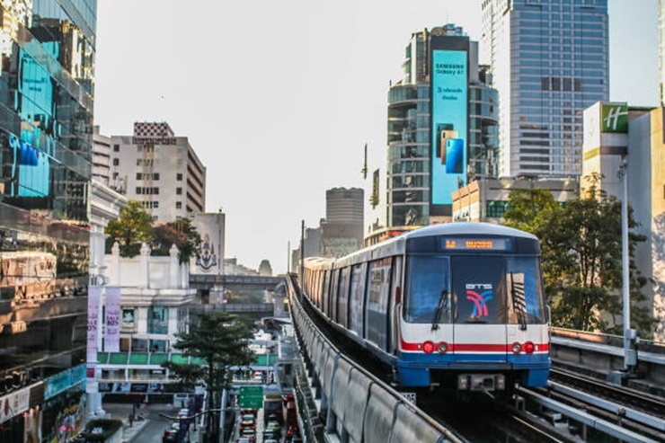Mỗi ngày, ở thành phố này có thêm 400 xe máy mới đăng ký. Mặc dù hệ thống giao thông công cộng ở đây phát triển.&nbsp;
