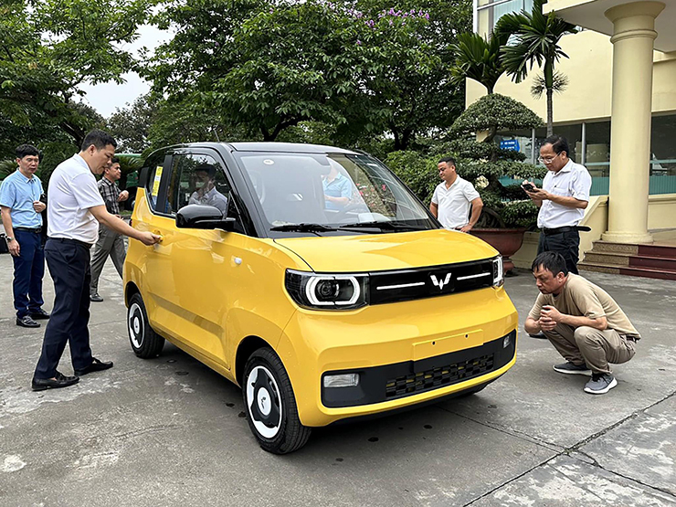 Ô tô điện Wuling HongGuang xuất hiện tại Việt Nam, làm nhiều người thích thú - 2