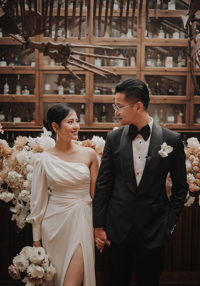 Nữ diễn viên Việt Hoa và bạn trai cưới sau 7 năm yêu nhau - 1