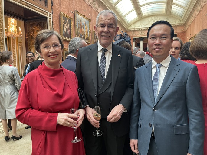 Chủ tịch nước Võ Văn Thưởng gặp Tổng thống Áo Alexander Van der Bellen (giữa)