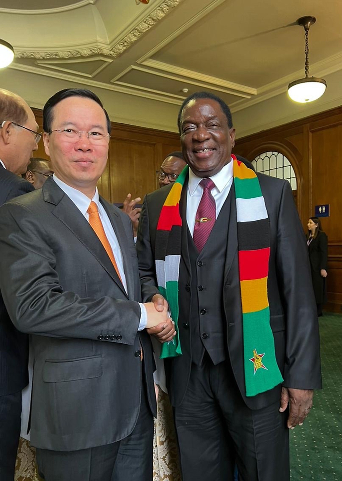 Chủ tịch nước Võ Văn Thưởng gặp Tổng thống Zimbabue Emmerson Mnangagwa.