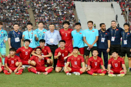 U22 Việt Nam giành HCĐ SEA Games, cùng HLV Troussier tri ân nghìn fan