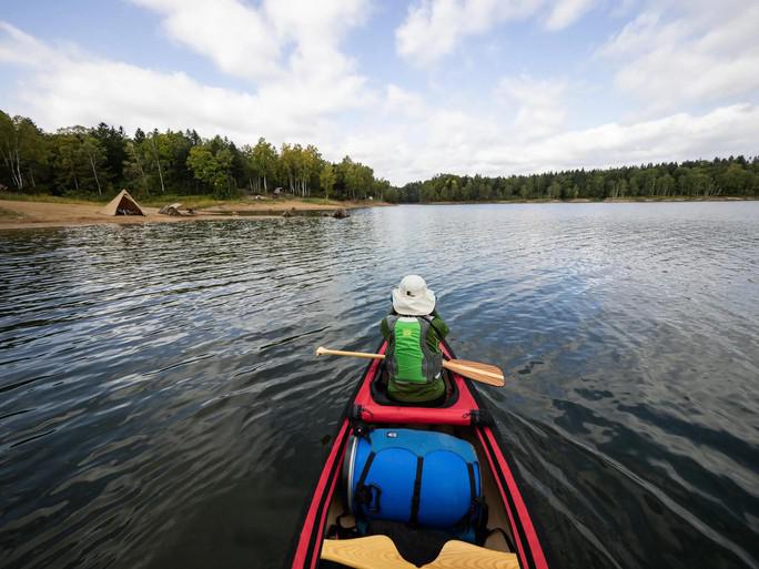 Hồ Shumarinai thu hút nhiều người câu cá ở Nhật Bản - Ảnh: THE HOKKAIDO WILDS