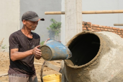 Tin tức trong ngày - Người lao động mưu sinh dưới tiết trời nắng như "đổ lửa"