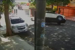 Ô tô - Clip: Pha va chạm ô tô "tốc biến" hack não người xem