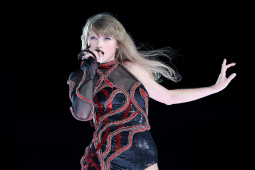 Thời trang - Thời trang lộng lẫy như nữ thần từ chuyến lưu diễn thế kỷ của Taylor Swift