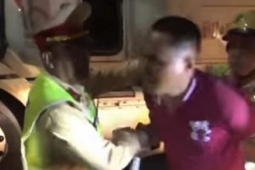 Pháp luật - Tạm giữ hình sự tài xế container “thông chốt”, cố thủ trong cabin