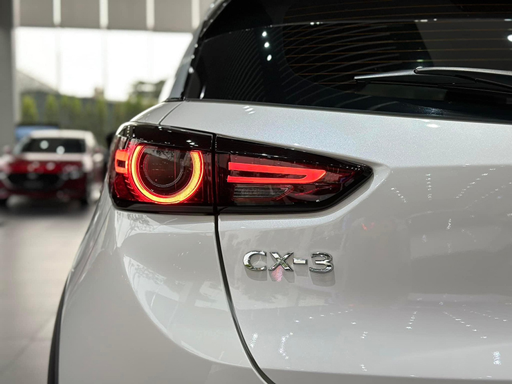 Mazda CX-3 được giảm giá tới 100 triệu đồng, quyết &#34;giành khách&#34; với Hyundai Creta - 8