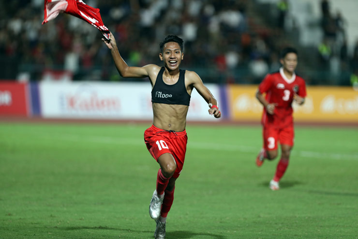 Beckham Putra được ban huấn luyện U22 Indonesia tung vào sân ở hiệp phụ thứ hai trận chung kết SEA Games 32. Chính cầu thủ mang áo số 10 là người ấn định chiến thắng 5-2 cho U22 Indonesia.