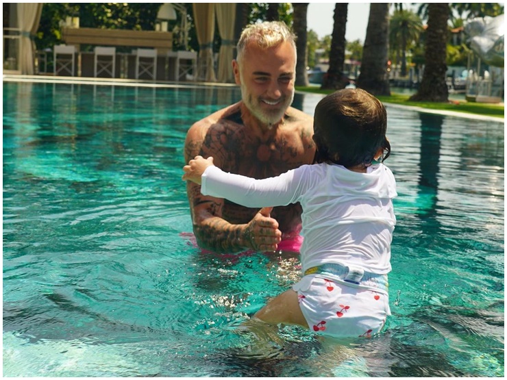 Kể từ khi có con gái nhỏ, triệu phú hào hoa đã hoàn toàn thay đổi.