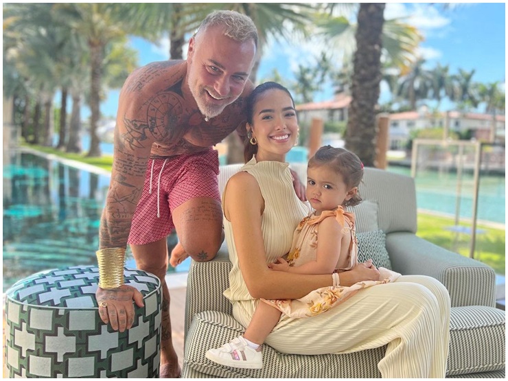 Gia đình hạnh phúc của triệu phú này.