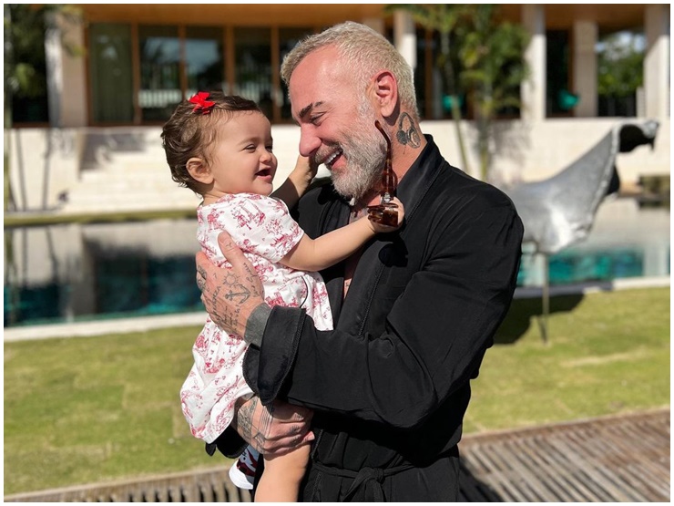 Ông dành nhiều thời gian hơn cho gia đình.