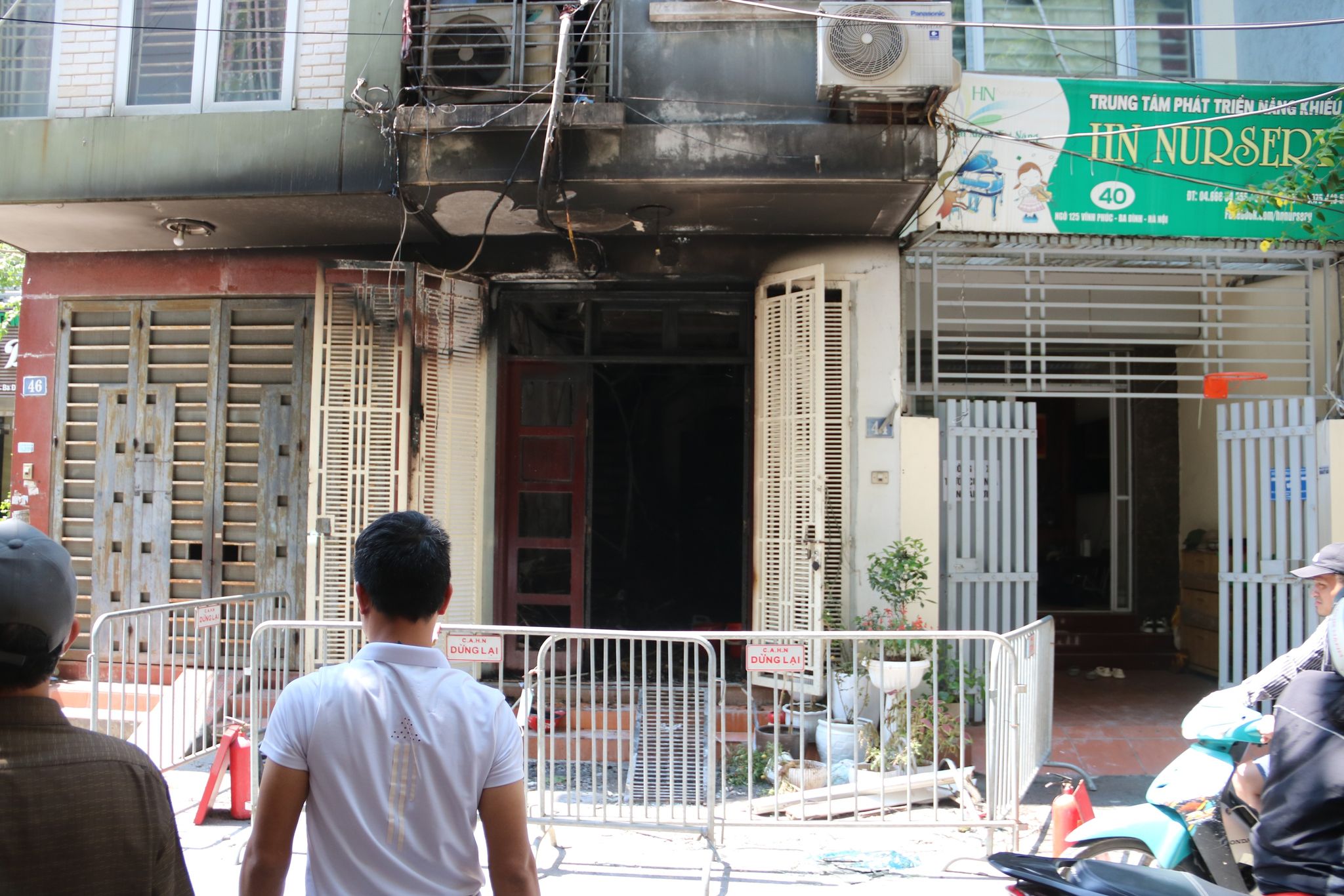 Vụ trèo ban công thoát khỏi căn nhà bốc cháy ở Hà Nội: 5 người thoát nạn nhờ bé trai - 6