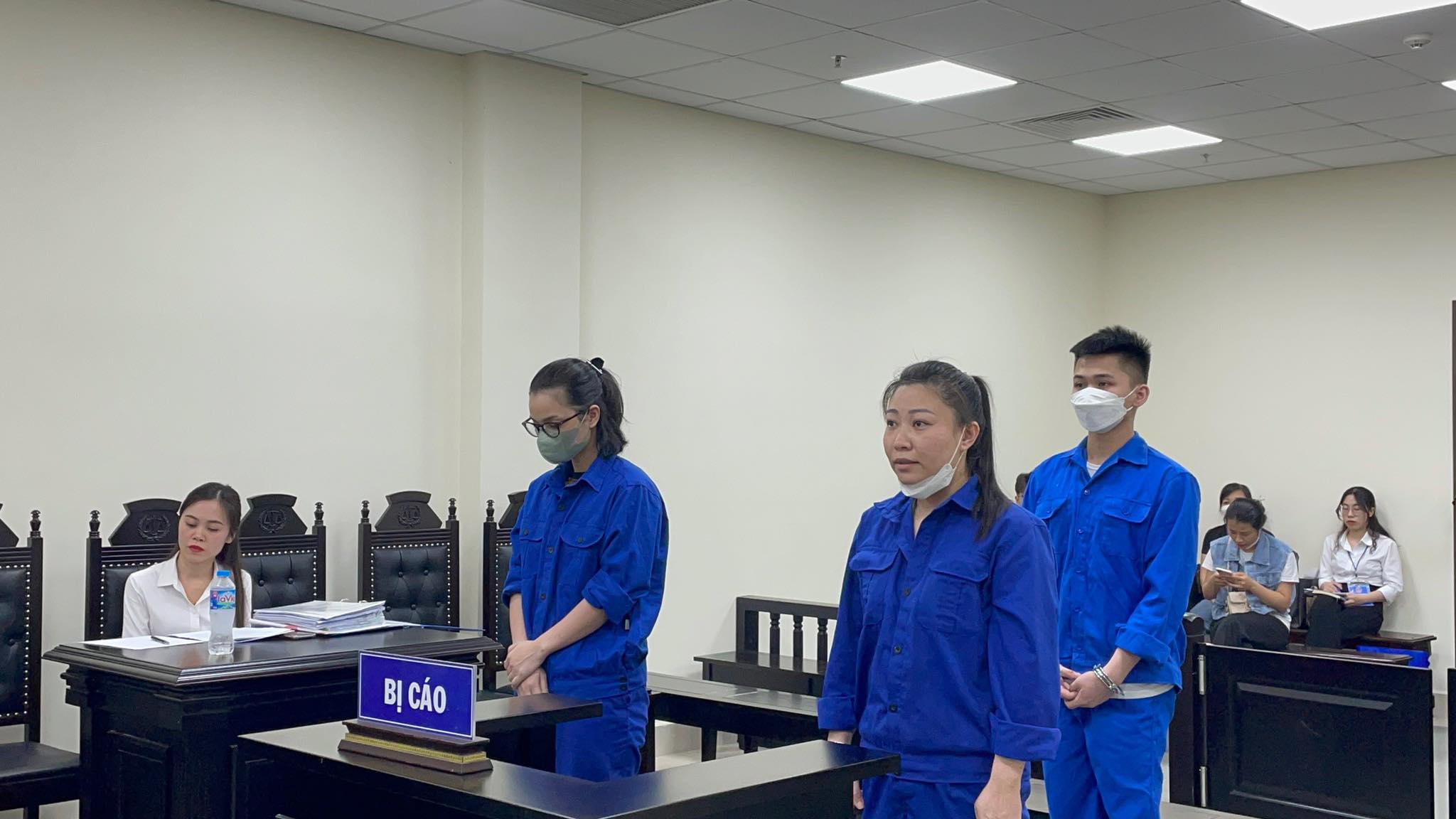 Các bị cáo trong phiên xử.