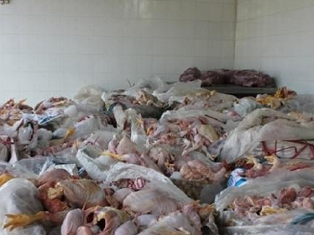 Thị trường - Tiêu dùng - Hàng chục nghìn tấn gà thải ''tuồn'' vào Việt Nam mỗi tháng