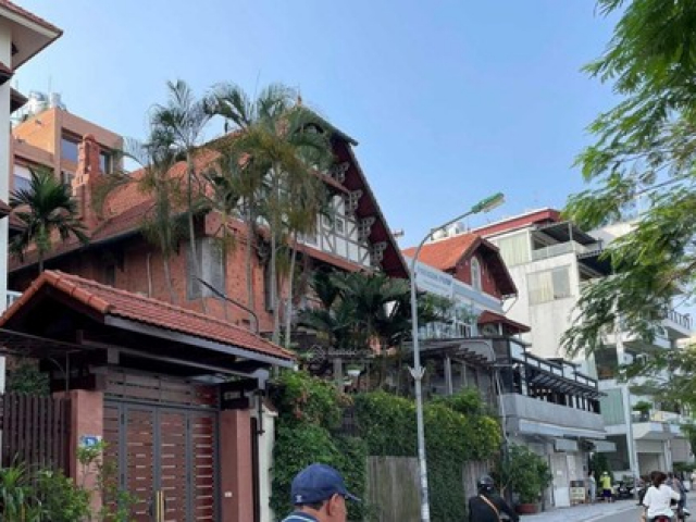 Kinh doanh - Ồ ạt rao bán nhà đất hàng trăm tỷ giữa lúc thị trường ''đóng băng''