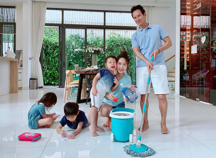 Không gian xanh mướt khiến vợ chồng đạo diễn &#34;Lật mặt 6&#34; quyết rời bỏ ngôi nhà 2 triệu đô ra ngoại thành sinh sống - 3