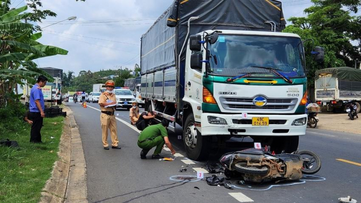 Cú va chạm khiến anh Hà tử vong. Ảnh: VÕ TÙNG