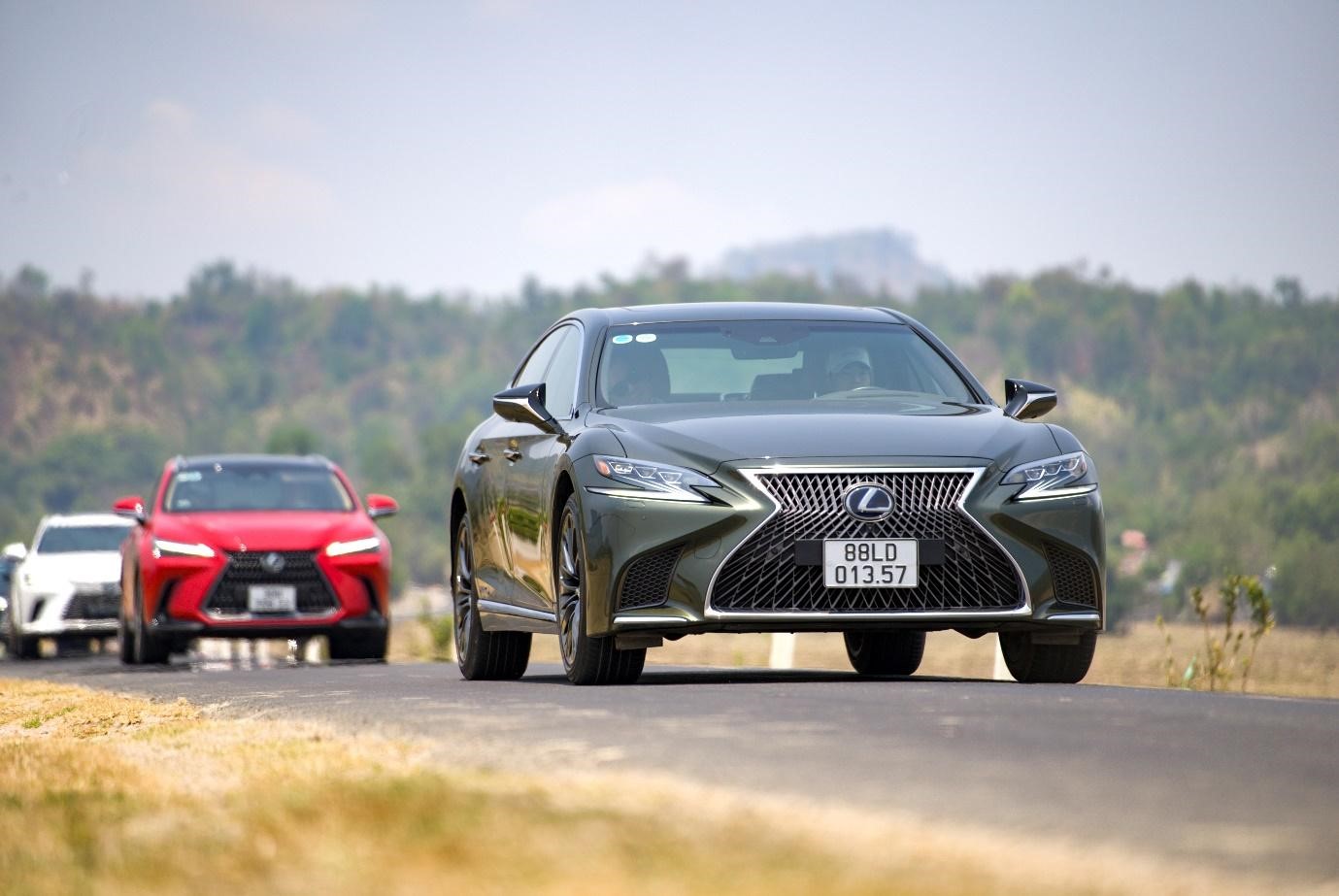 Các mẫu xe Hybrid của Lexus trong chuyến trải nghiệm gần đây