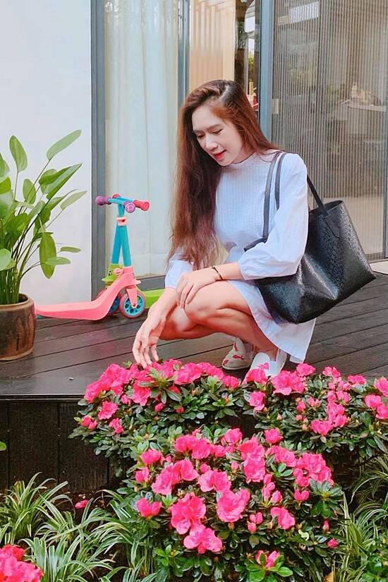 Không gian xanh mướt khiến vợ chồng đạo diễn &#34;Lật mặt 6&#34; quyết rời bỏ ngôi nhà 2 triệu đô ra ngoại thành sinh sống - 13