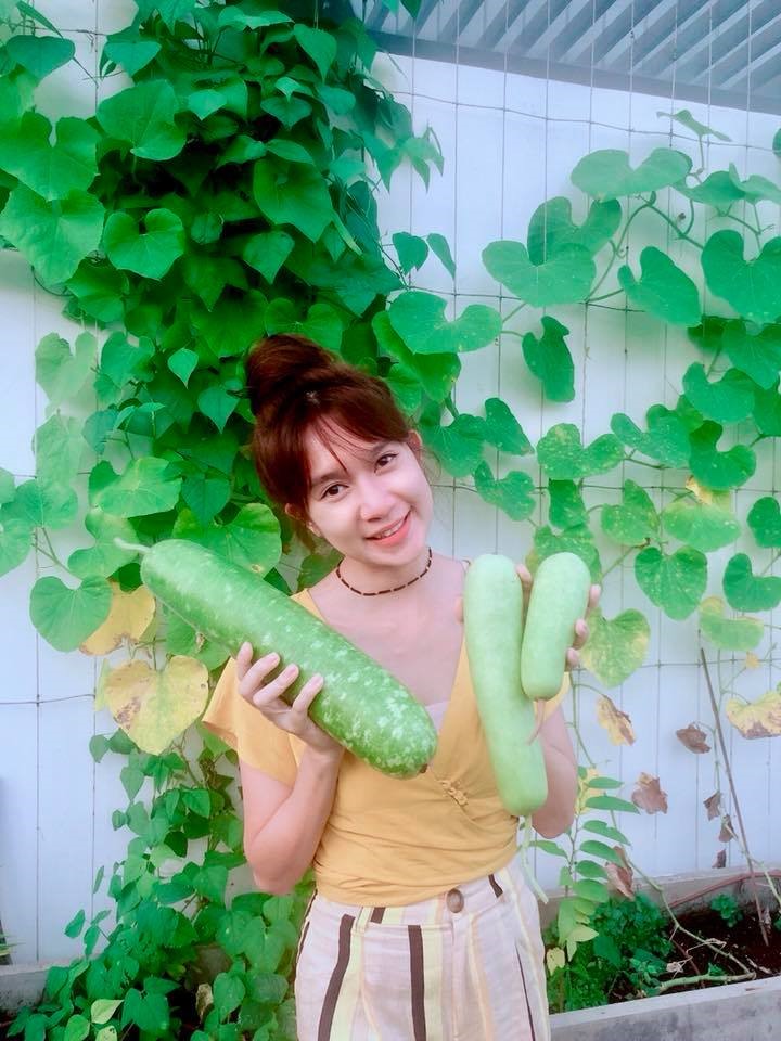 Không gian xanh mướt khiến vợ chồng đạo diễn "Lật mặt 6" quyết rời bỏ ngôi nhà 2 triệu đô ra ngoại thành sinh sống - 12