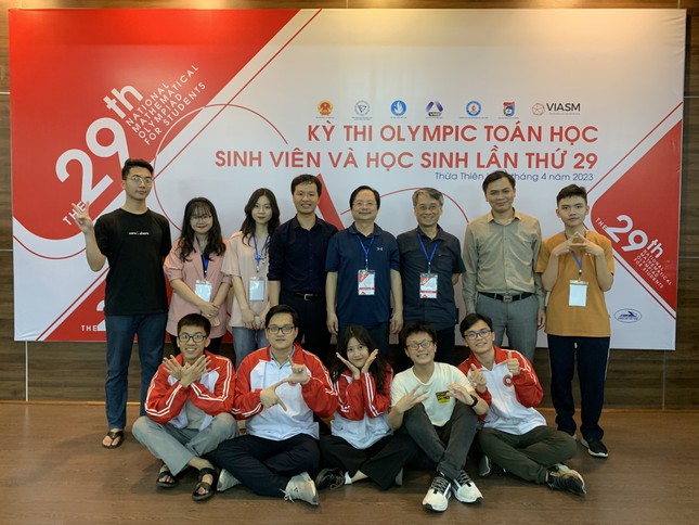 Nữ sinh Đại học Ngoại thương với niềm say mê Toán học chinh phục nhiều tấm Huy chương danh giá - 3