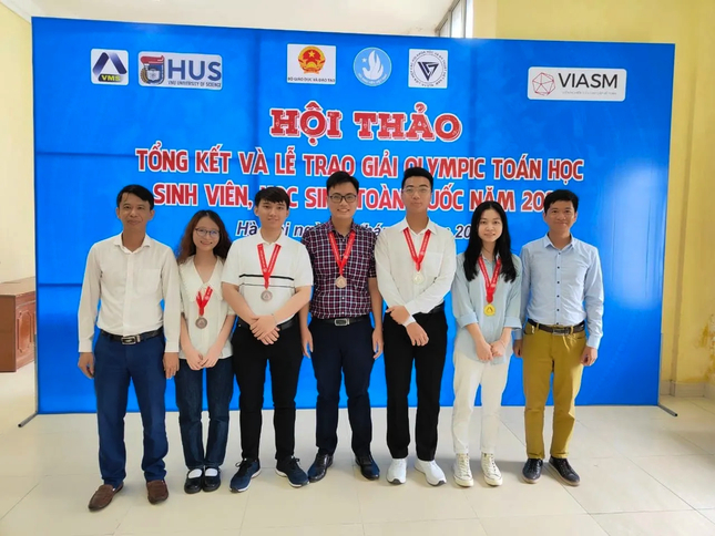 Nữ sinh Đại học Ngoại thương với niềm say mê Toán học chinh phục nhiều tấm Huy chương danh giá - 4