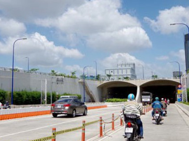 NÓNG: Cấm xe 2 ngày liên tiếp tại hầm sông Sài Gòn