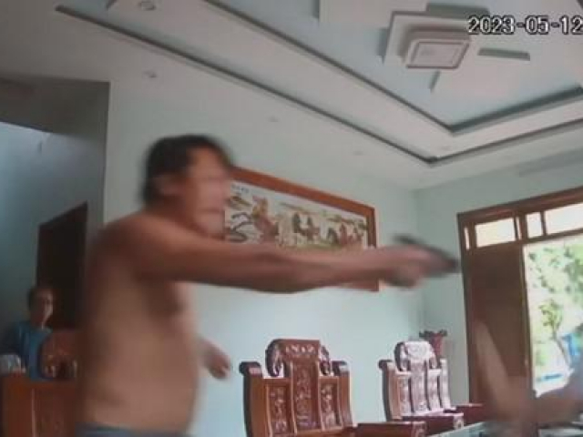 Quảng Bình: Khởi tố kẻ cầm súng xông vào nhà 'chủ nợ' bắn tứ tung